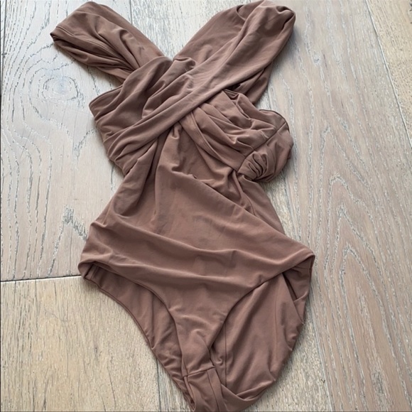 House of CB Marle Tan Off the Shoulder Bodysuit XS - Picture 9 of 9